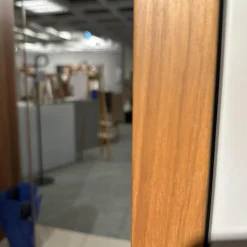 Garderobe Multi Forma Lack Seidengrau Akzent Kernnussbaum Sitzpolster Kunstleder S453 Taupe Beige