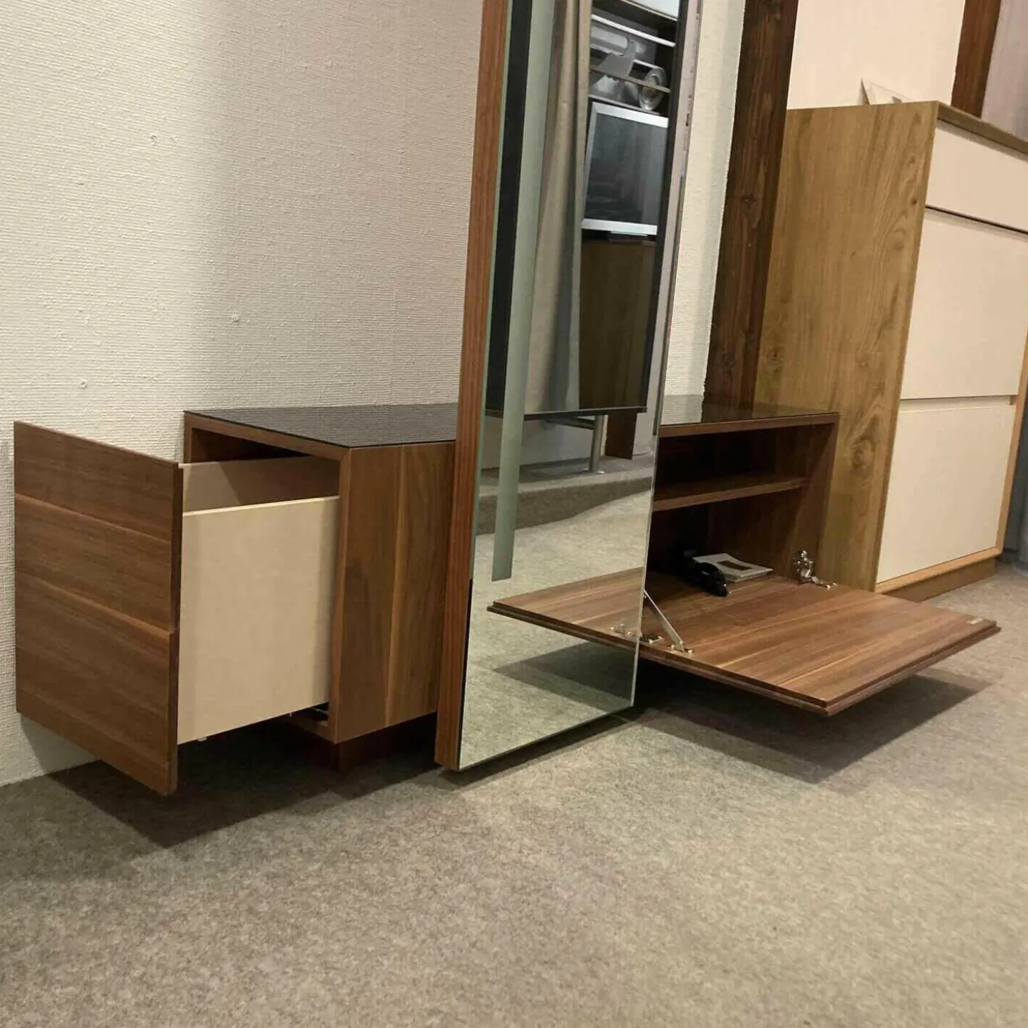 Garderobe Nexus 215 Nussbaum Lacobel Schwarz mit Spiegel