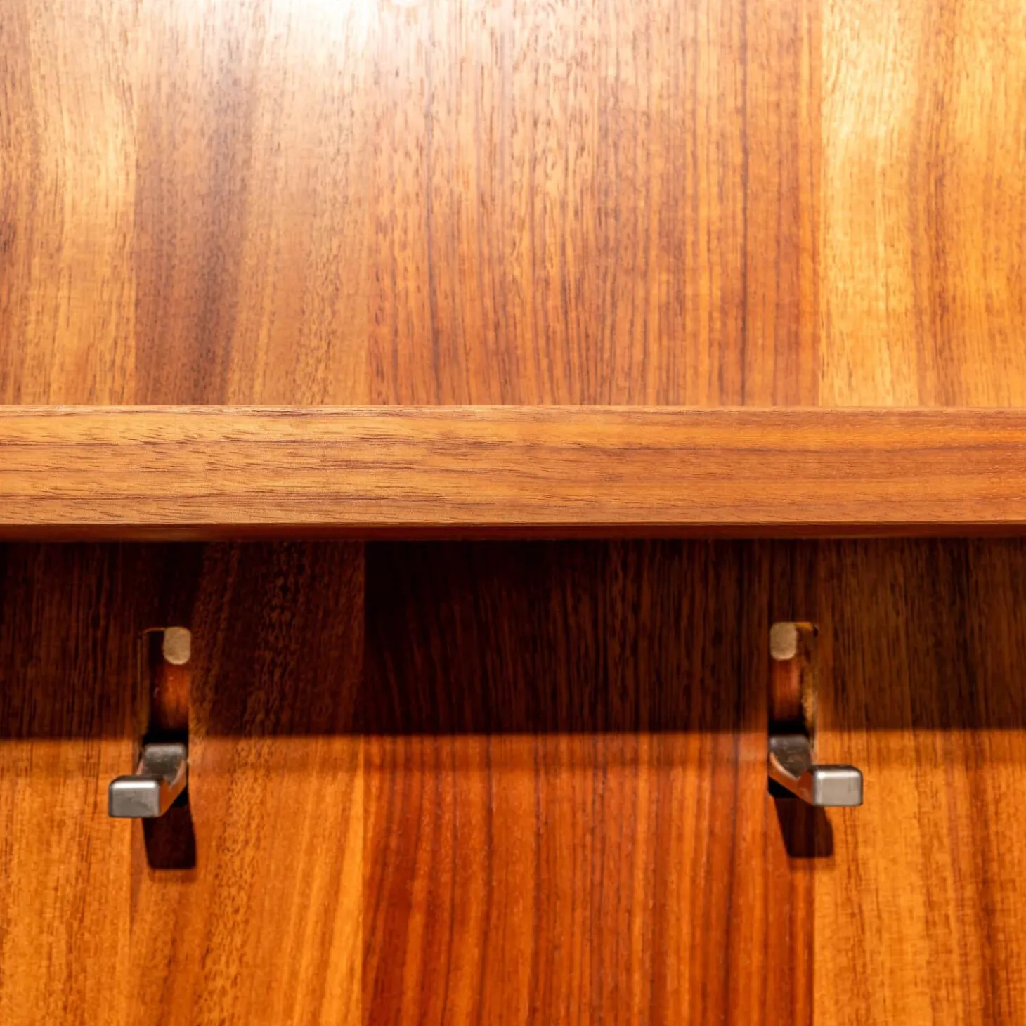 Garderobe Nussbaum Teilverdeckt 80x192