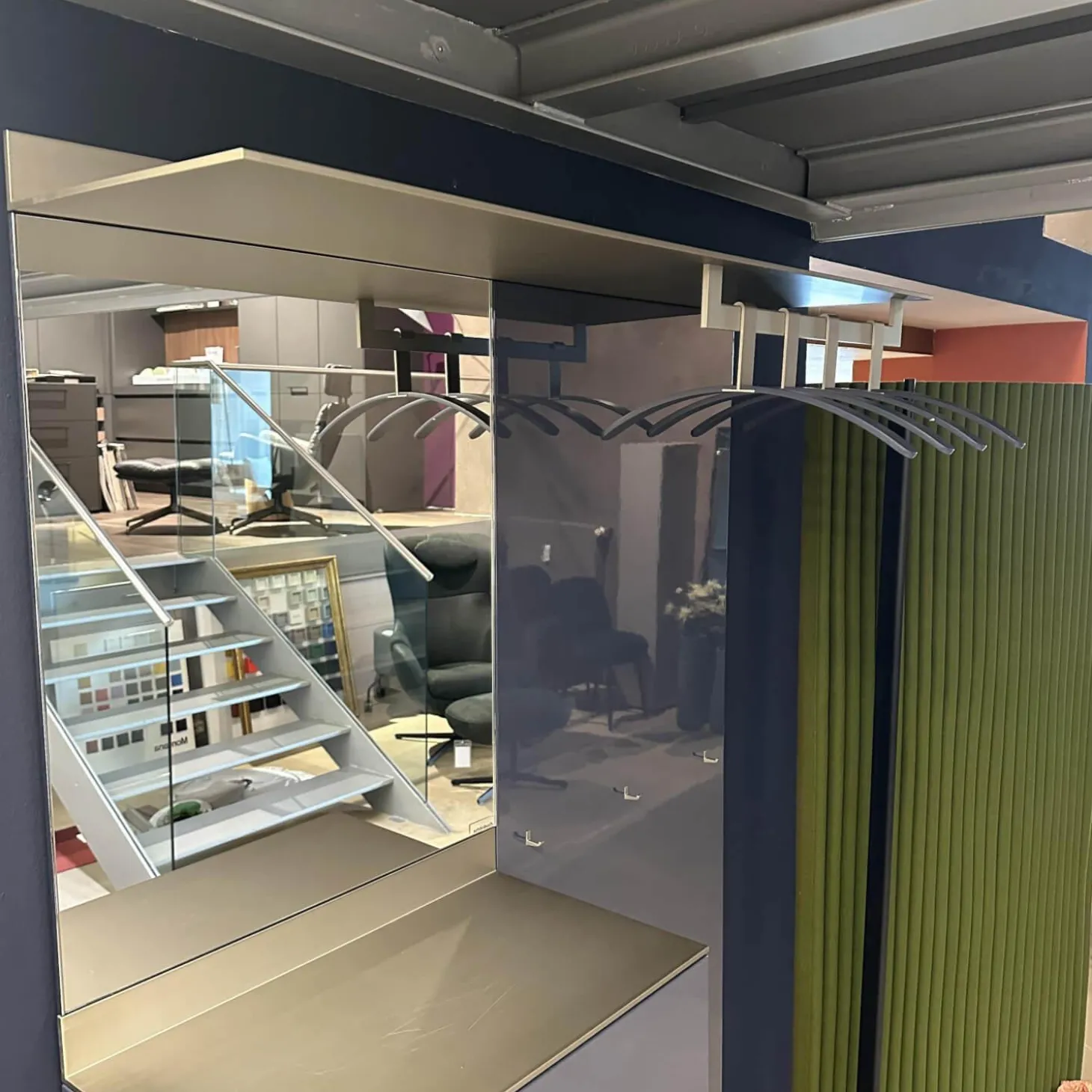 Garderobe S7 Lack Hochglanz Nachtblau 165 Blau Metalloberfläche Bronze Eloxiert 99 Inklusive Kleiderbügel