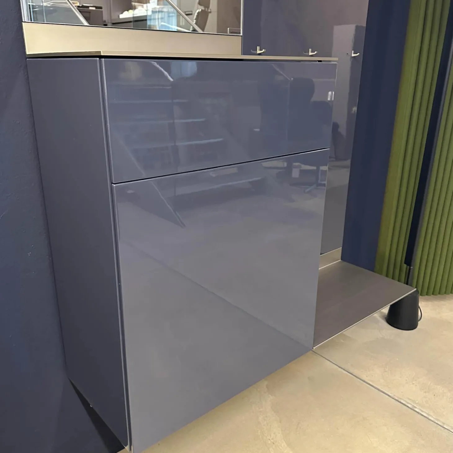 Garderobe S7 Lack Hochglanz Nachtblau 165 Blau Metalloberfläche Bronze Eloxiert 99 Inklusive Kleiderbügel