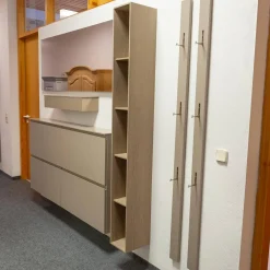 Garderobe Tando Glattlack 408 Terra Grau Beige Eiche Sahara Griffe Metall