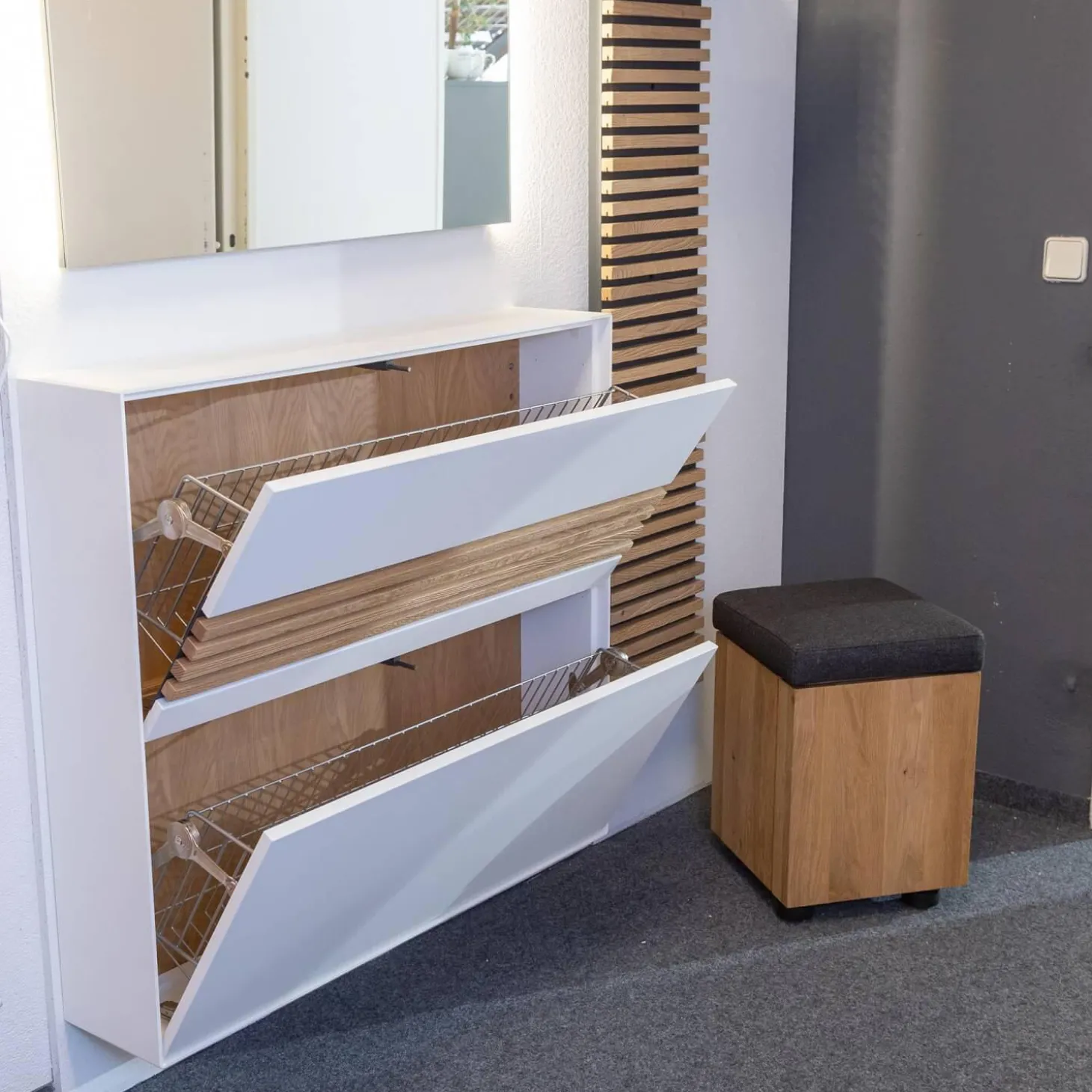 Garderobe Yonna Lack Weiß Holzlamellen Natur Gebürstet Stoff 97 Anthrazit Mit Beleuchtung