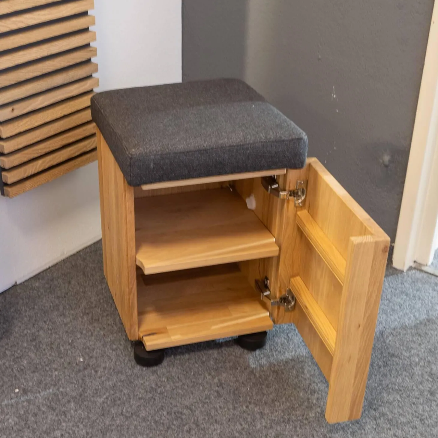 Garderobe Yonna Lack Weiß Holzlamellen Natur Gebürstet Stoff 97 Anthrazit Mit Beleuchtung