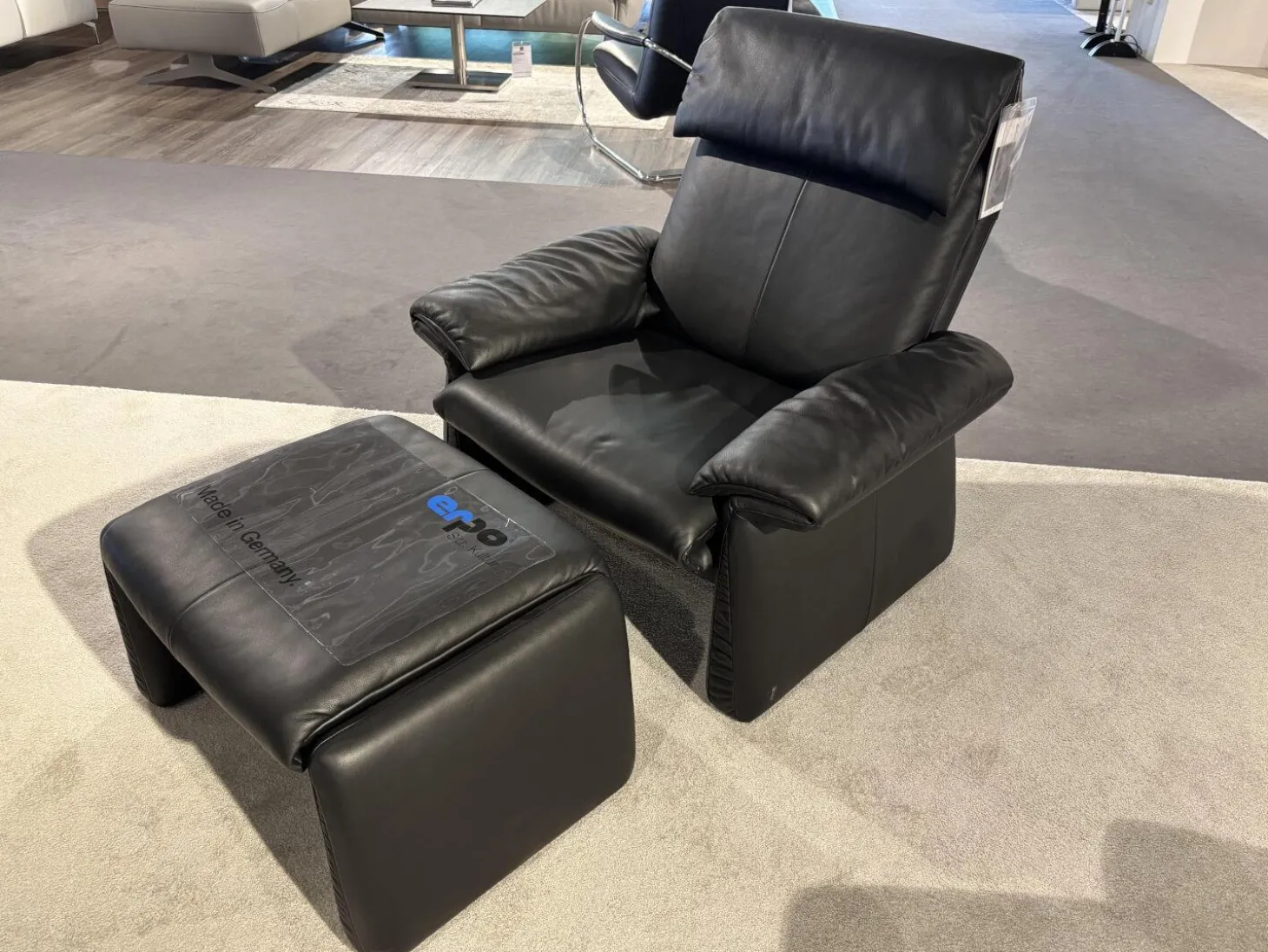 Garnitur Lugano Leder 250.100 Schwarz mit Sessel und Hocker