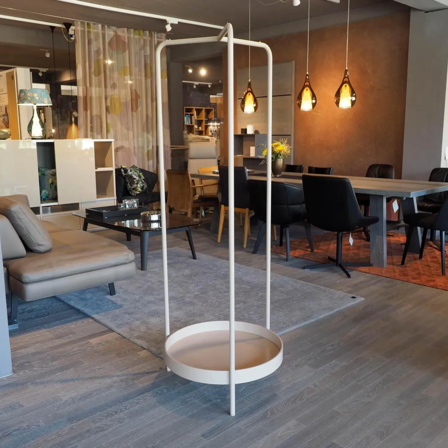 Geradobenständer Selma Pulverbeschichtet Rosenholz Rose-Weiß