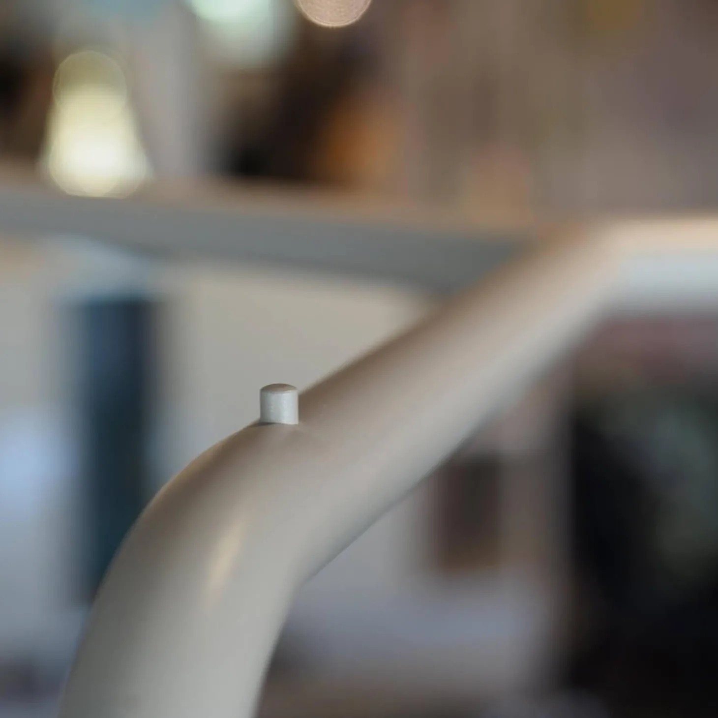 Geradobenständer Selma Pulverbeschichtet Rosenholz Rose-Weiß