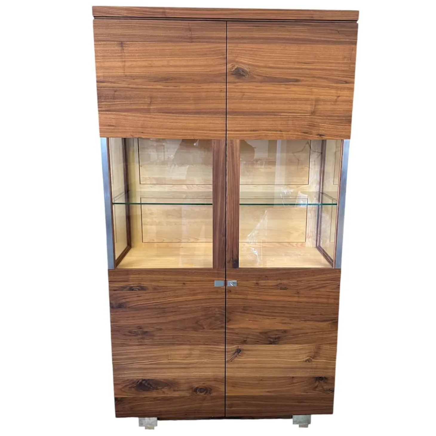 Geschirrschrank Delano Astiger Nussbaum Natur Geölt Innen Birke Mit Beleuchtung