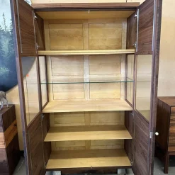 Geschirrschrank Delano Astiger Nussbaum Natur Geölt Innen Birke Mit Beleuchtung