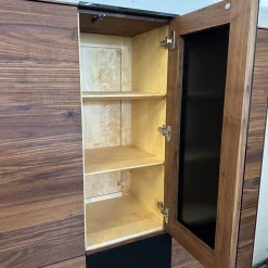 Geschirrschrank Talio Astiger Nussbaum Natur Geölt Glas 9005 Schwarz Glänzend Innen Birke