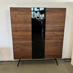 Geschirrschrank Talio Astiger Nussbaum Natur Geölt Glas 9005 Schwarz Glänzend Innen Birke