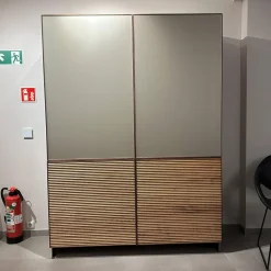 Geschirrschrank Tratum Front Floatglas Platin Matt Grau Korpus Asteiche