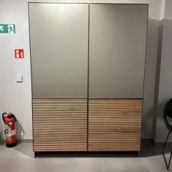 Geschirrschrank Tratum Front Floatglas Platin Matt Grau Korpus Asteiche