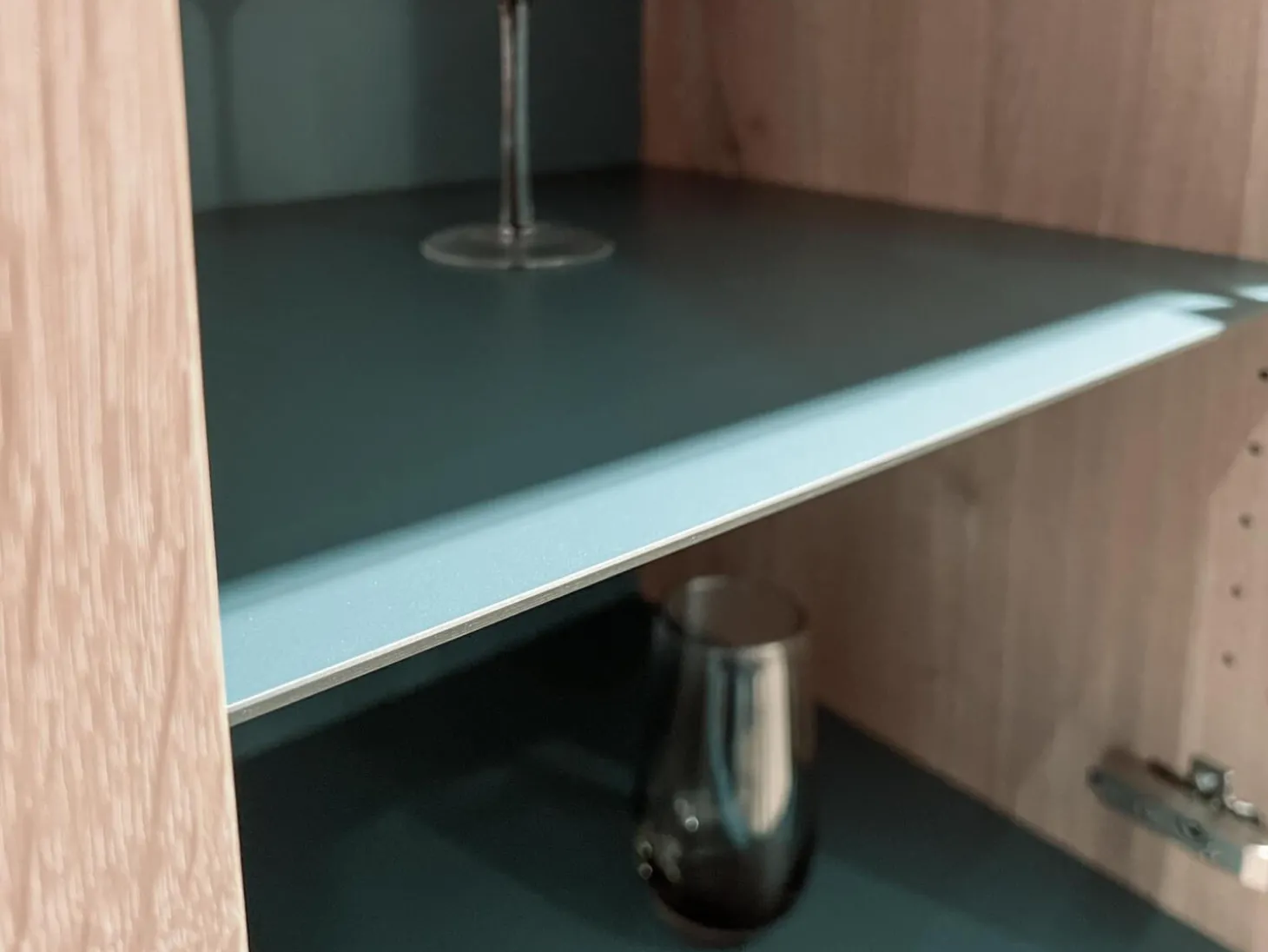 Glasvitrine BC 04 Eiche Natur Geölt Glasfüllung Gestell Schwarz