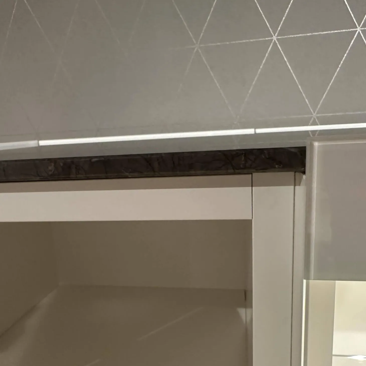 Highboard 251 Just Cube Light Lack M03 Schneeweiß Steinplatte