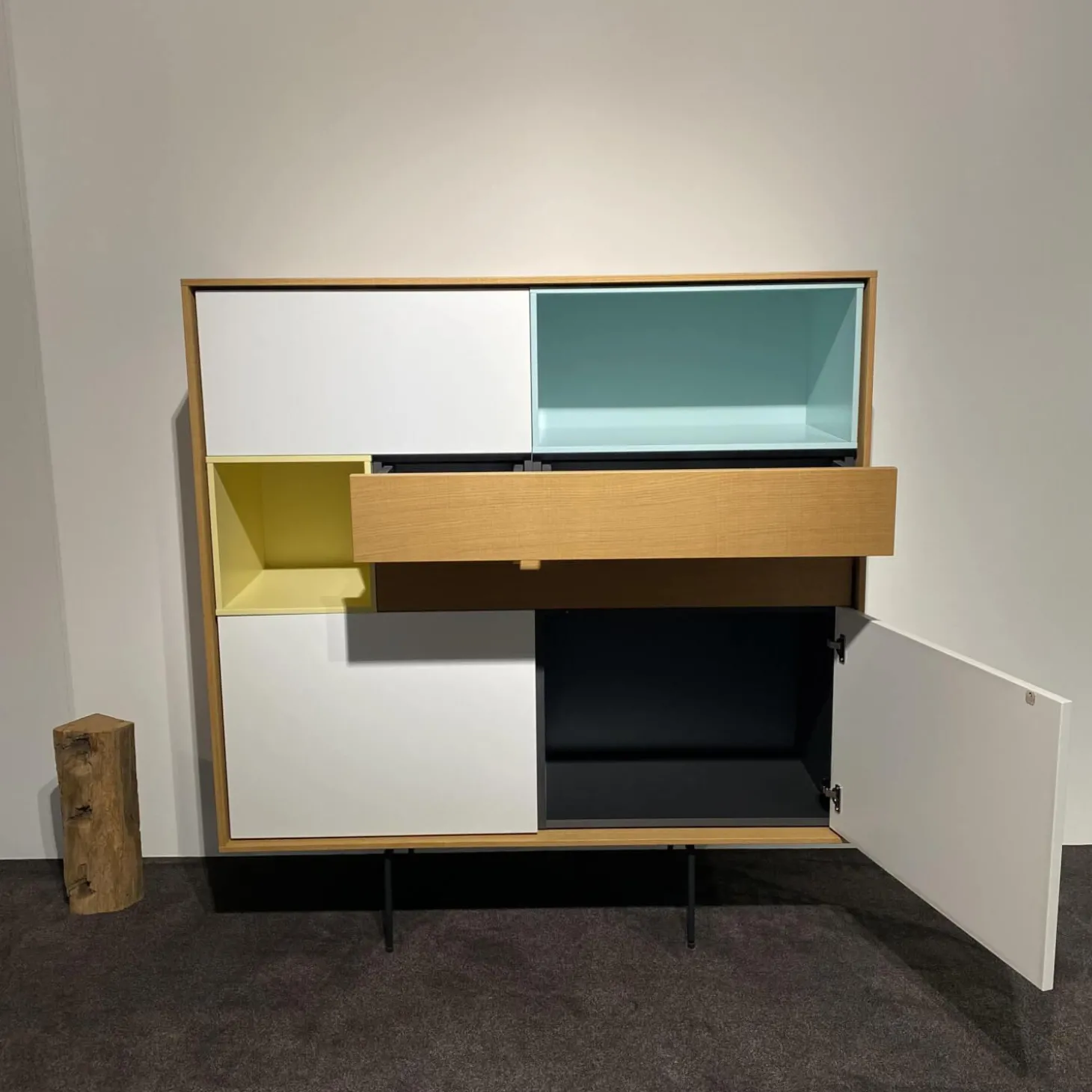 Highboard Aura Eiche Sägegrau Absetzung Weiß Vanille Lichtgrün Fuß Zylinder Graphit Schwarz