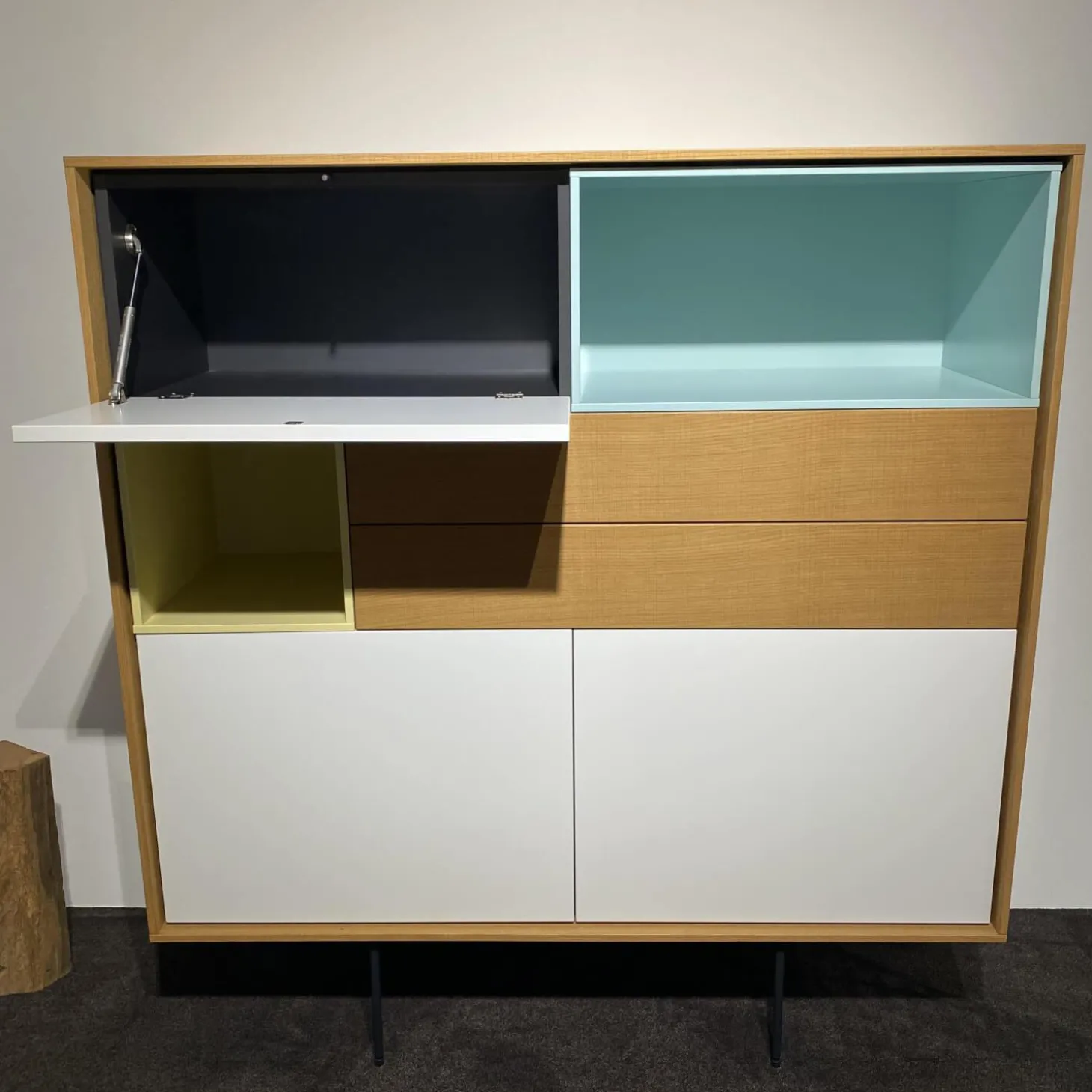 Highboard Aura Eiche Sägegrau Absetzung Weiß Vanille Lichtgrün Fuß Zylinder Graphit Schwarz