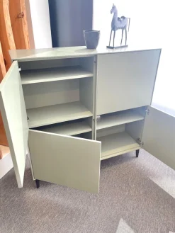 Highboard Casello MDF Lack Schilfgrün Grün Grau Sockelfüße Schwarz Matt