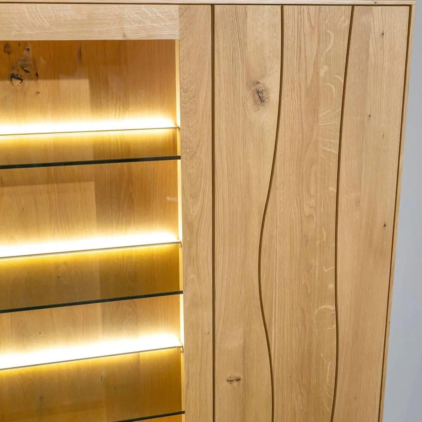 Highboard Contur Mileto Asteiche Gebürstet Natur Geölt Holzrahementür Mit Glas Links Inklusive Beleuchtung