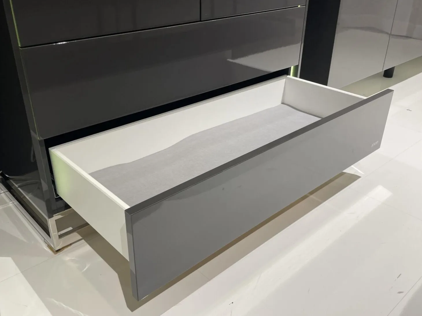 Highboard Gloss Cubic 72182 Front Und Korpus Schiefergrau Grau Hochglanz Kufe Chrome Mit Beleuchtung