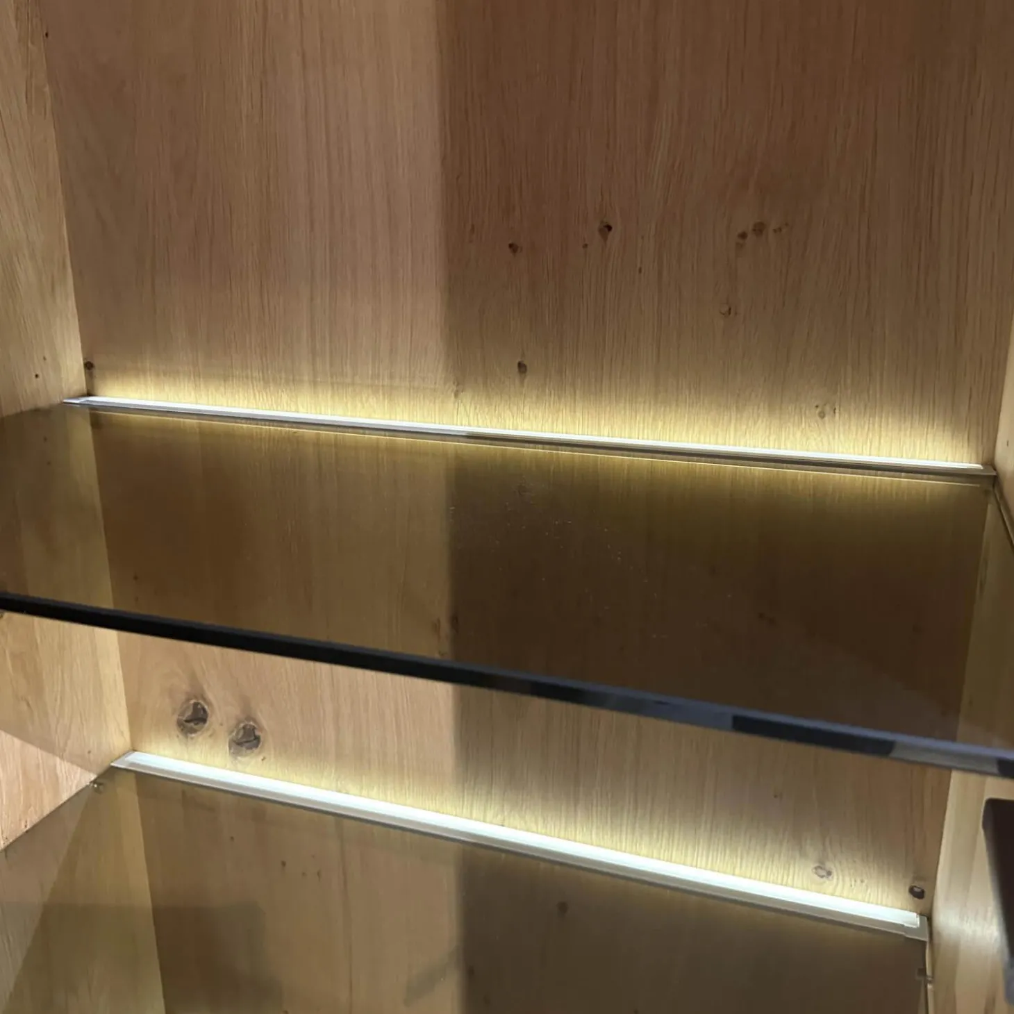Highboard Mileto C Asteiche Gebürstet Geölt Gestell Metall Schwarz Mit LED Beleuchtung
