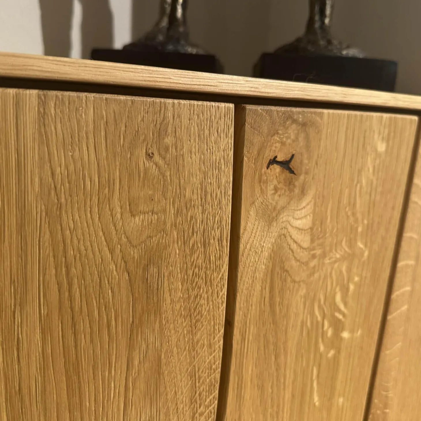 Highboard Mileto C Asteiche Gebürstet Geölt Gestell Metall Schwarz Mit LED Beleuchtung