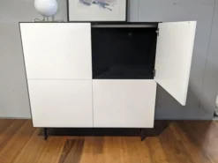Highboard Nex Pur Box Lack 01 White Weiß Korpus Anthrazit Füße Metall Schwarz