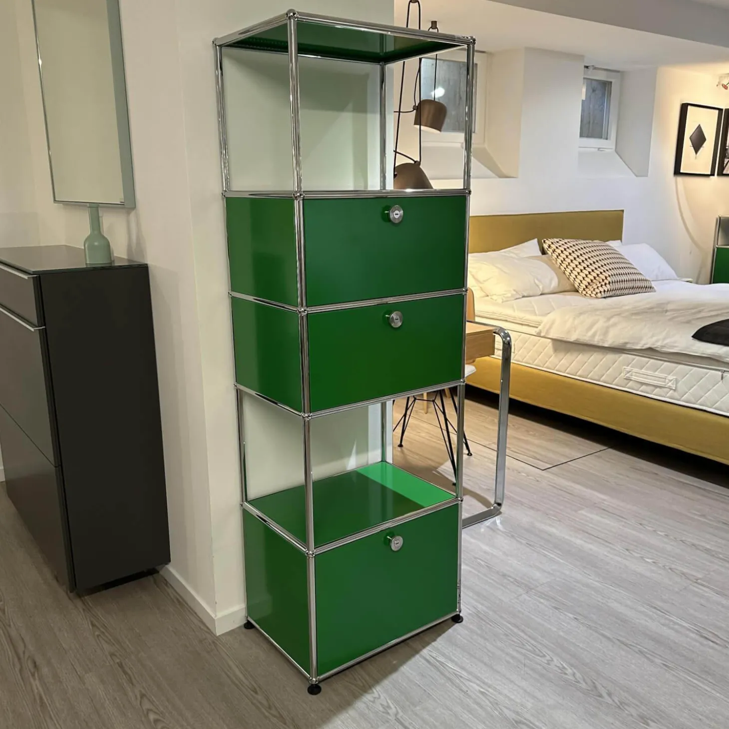 Highboard Pulverbeschichteter Stahl USM Grün Chrom