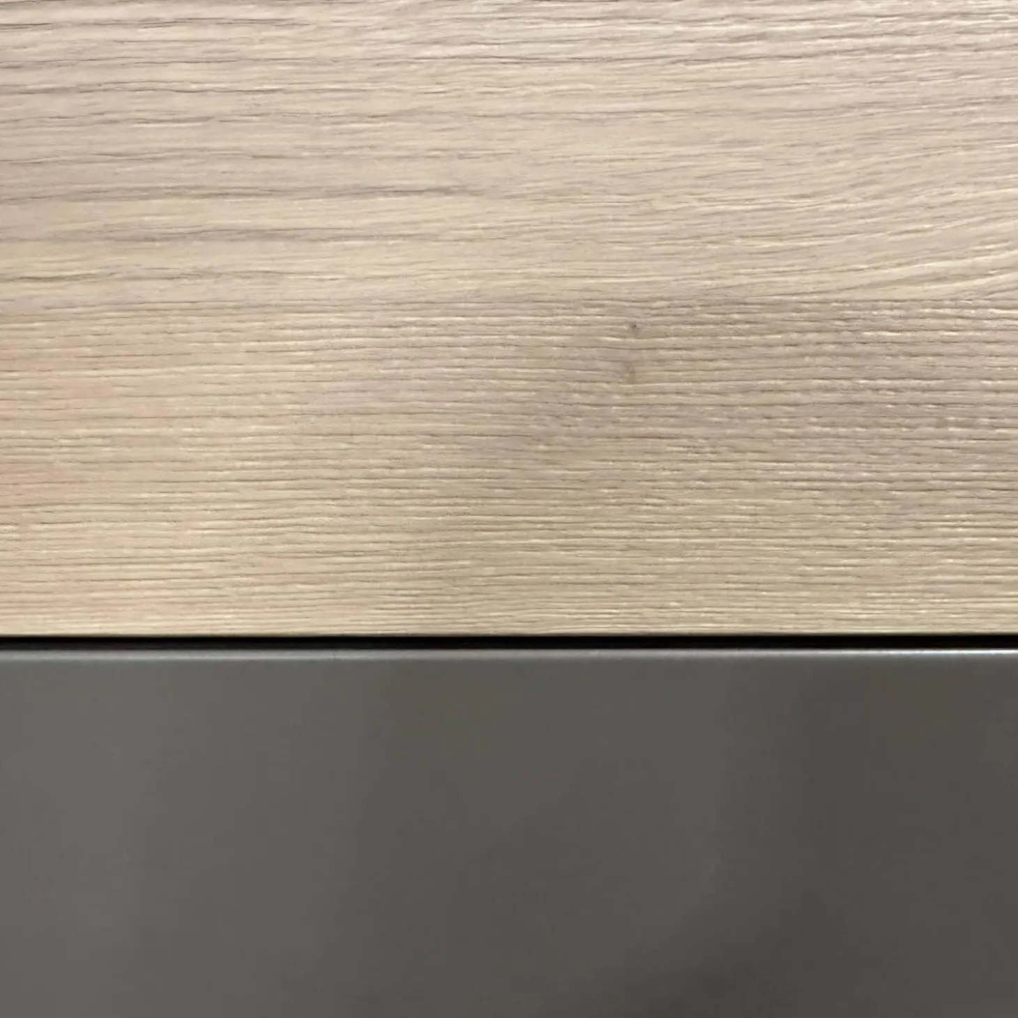 Highboard Puro Wave W40 Massivholz Eiche Absetzung MDF Steingrau Lackiert