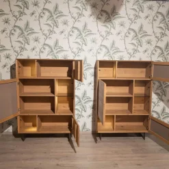 Highboard Set Puro Syle 461 Barrique Geölt Asteiche Gebürstet Farbglas Steingrau Sockel Metallrahmen Schwarz Inklusive LED Beleuchtung Ohne Rechtes Highboard