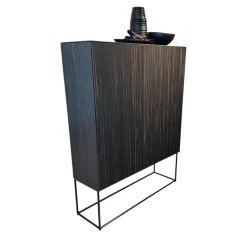 Highboard Soma Front Relief Maron Braun Korpus Lack Schwarz Abdeckplatte Fenix Schwarz Gestell Schwarz