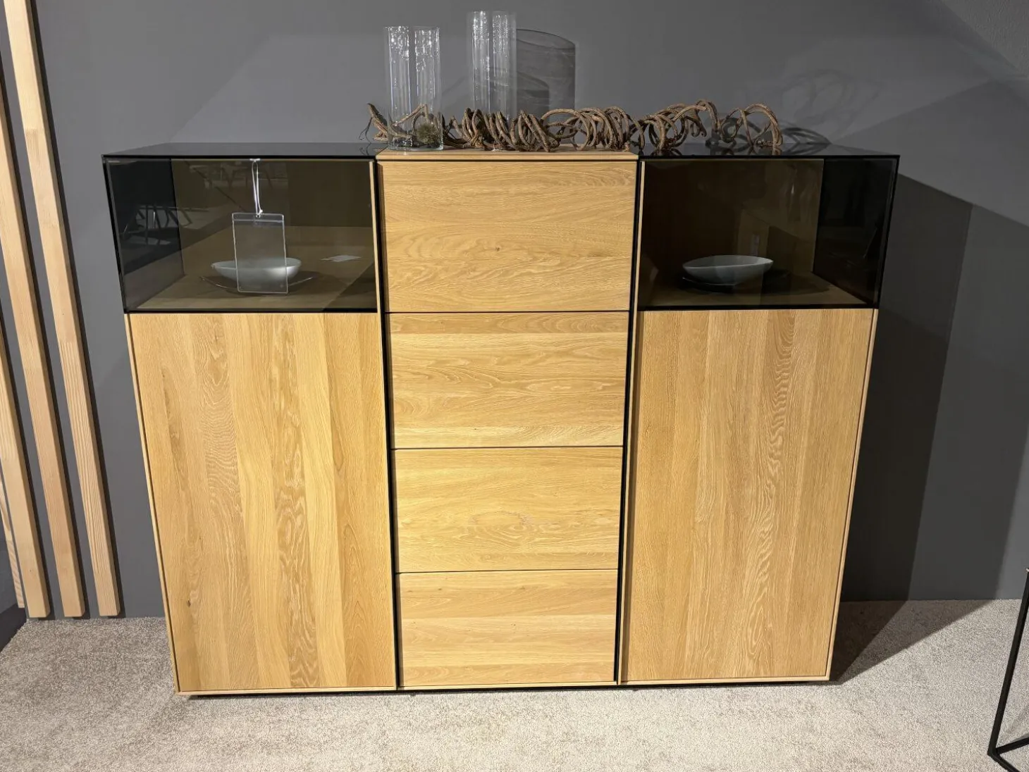 Highboard Terso Rustikale Asteiche Bianco Massiv Geölt Glas Dunkel Mit LED Beleuchtung