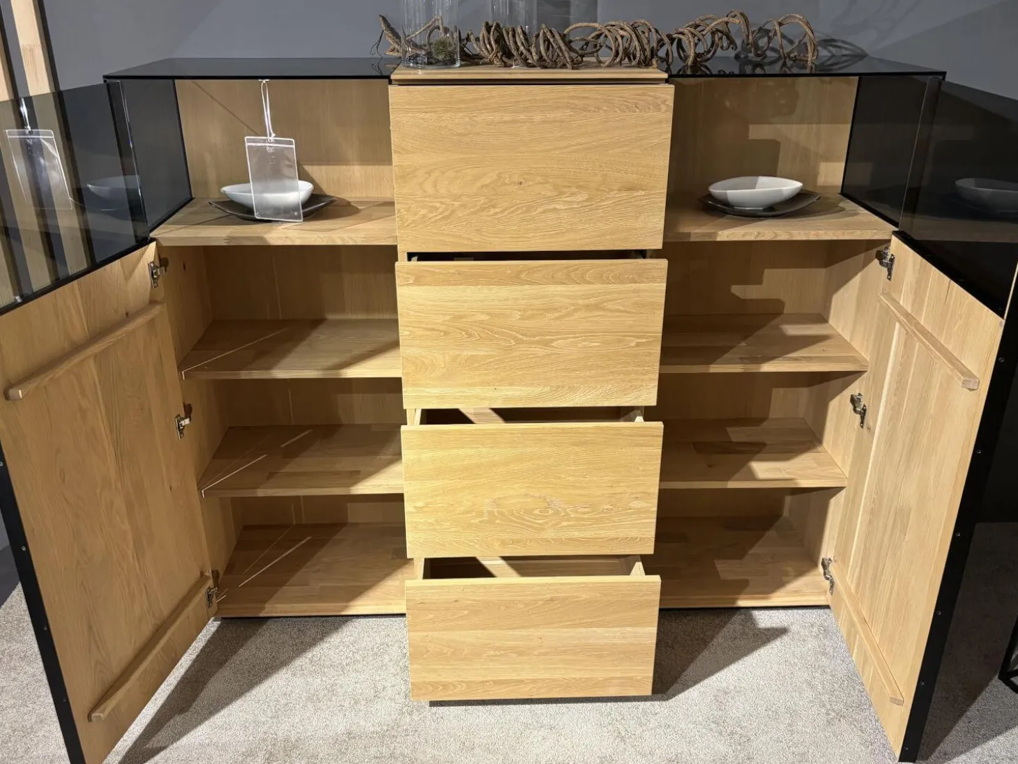 Highboard Terso Rustikale Asteiche Bianco Massiv Geölt Glas Dunkel Mit LED Beleuchtung