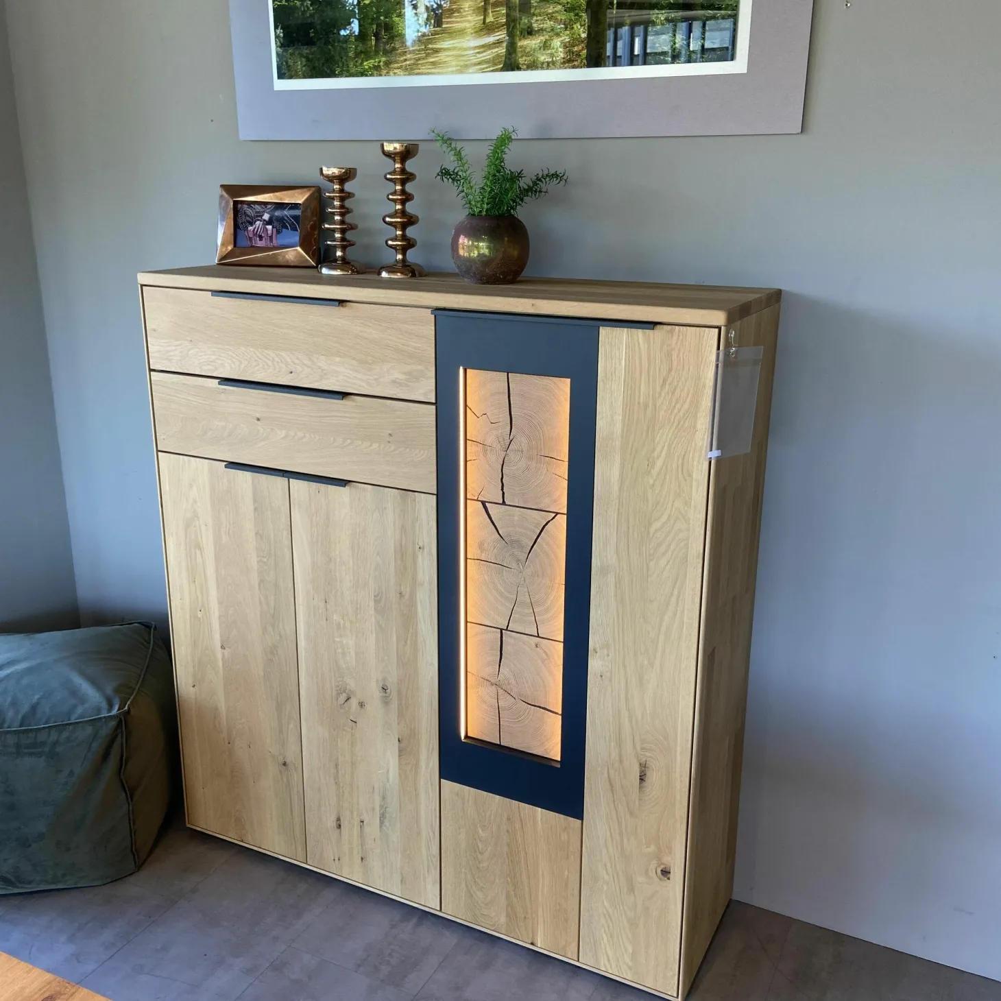 Highboard Wolter Wildeiche mit Akzentbeleuchtung