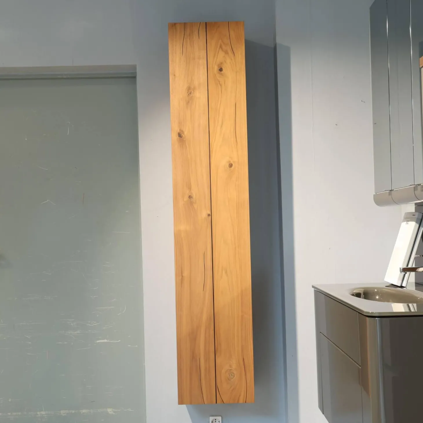 Hängeelement Gentis Bad 10311 Kernnussbaum Naturstamm