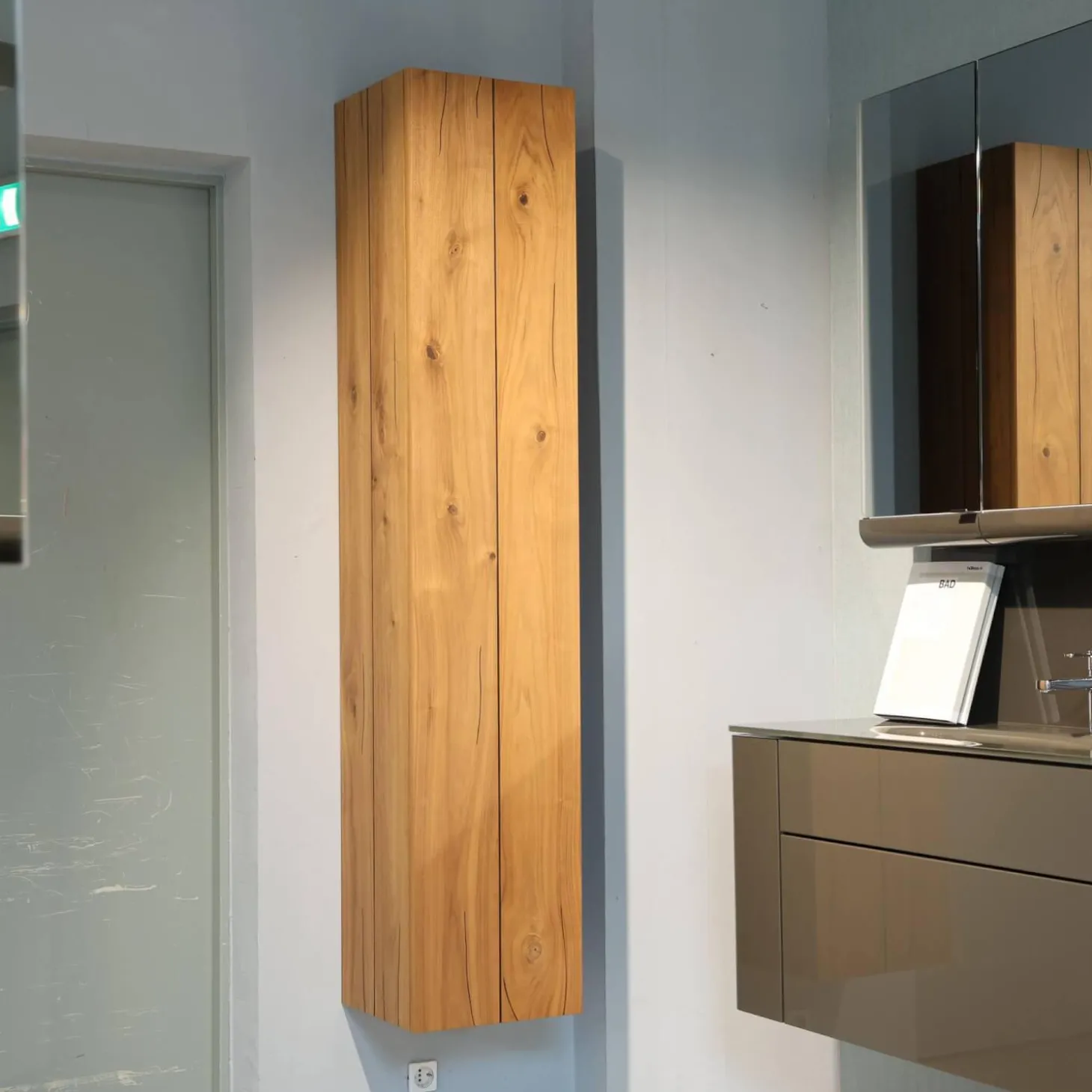 Hängeelement Gentis Bad 10311 Kernnussbaum Naturstamm