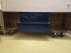 Hängelowboard Novus Korpus Knorrige Eiche Rustikal Natur Geölt Front Glas 5002 Ultramarienblau Blau Glänzend