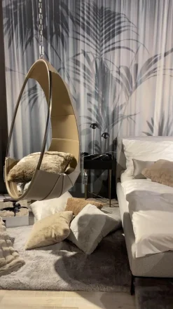 Hängender Sessel Schale Narbenleder Sand Beige Gestell Metall Mit Bronze Finish