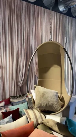 Hängender Sessel Schale Narbenleder Sand Beige Gestell Metall Mit Bronze Finish