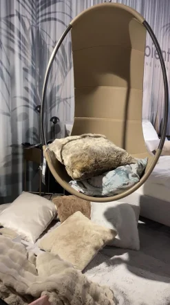 Hängender Sessel Schale Narbenleder Sand Beige Gestell Metall Mit Bronze Finish