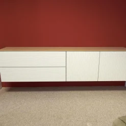 Hänge-Sideboard Cubo Korpus 420 Glattlack Verkehrsweiß Abdeckplatte 127 Eiche Milk