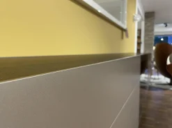 Hängesideboard Cubus Light Lack M10 Bronze Metallic Grau Inklusive Vitrinenbeleuchtung