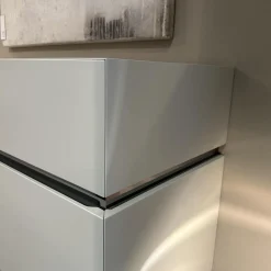 Hängesideboard Gap Lack Matt NCS S1502-Y Pearl Creme Fuge Chrom Rauchgrau