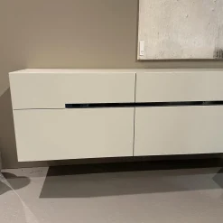 Hängesideboard Gap Lack Matt NCS S1502-Y Pearl Creme Fuge Chrom Rauchgrau