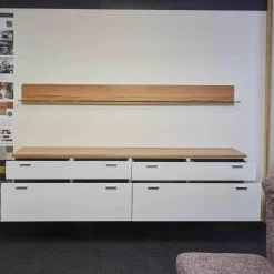 Hängesideboard Lack Weiß Kernbuche Mit Wandboard Chrom Glänzend