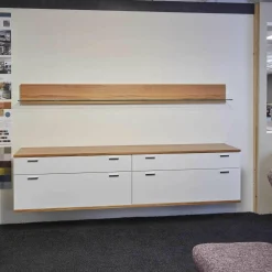 Hängesideboard Lack Weiß Kernbuche Mit Wandboard Chrom Glänzend