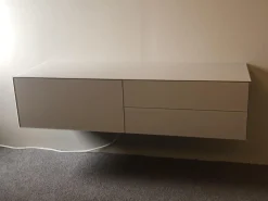 Hängesideboard Soma Außen Glas Basalt Weiß Beige Grau Innen Lack Basalt Weiß Beige Grau Mit Zwei Großen Schubkästen