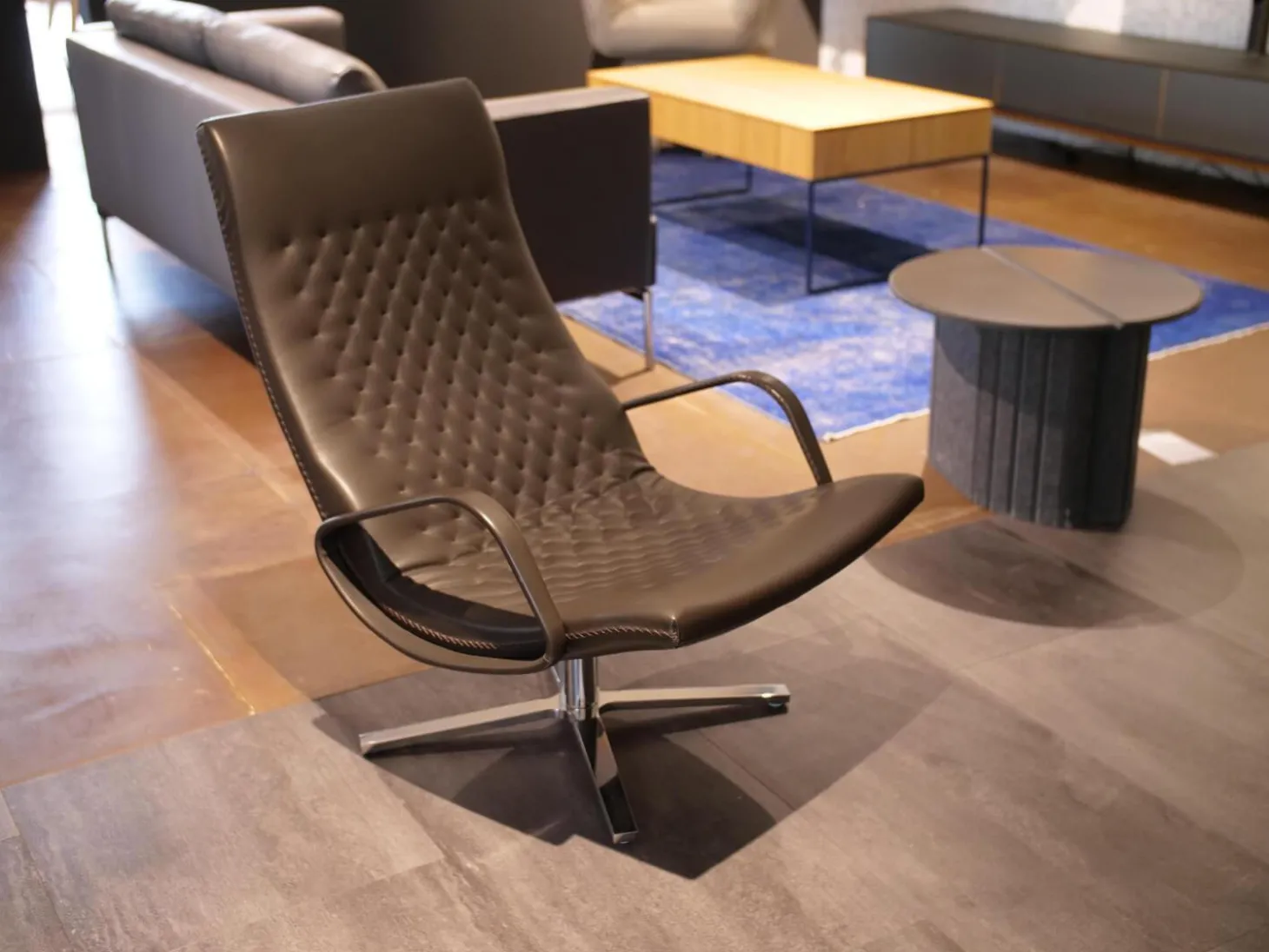 Hochlehn-Sessel DS-51 A Leder Touch Espresso Braun Ton in Ton Gestell 4-Fuß Chrom