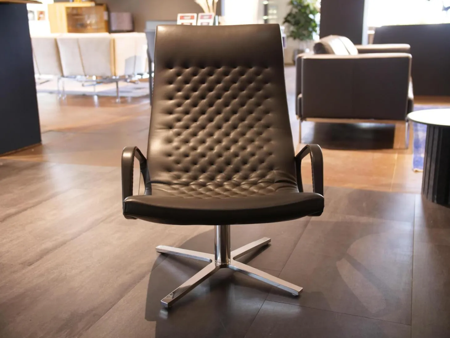 Hochlehn-Sessel DS-51 A Leder Touch Espresso Braun Ton in Ton Gestell 4-Fuß Chrom