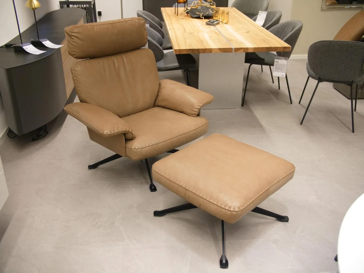 Hochlehnsessel DS-0031-111 Mit Hocker Leder Naturale 53 Noce 4-Sternfuß Schwarz Beschichtet